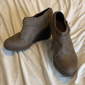 Brown Dr. Scholl’s wedge booties size 9